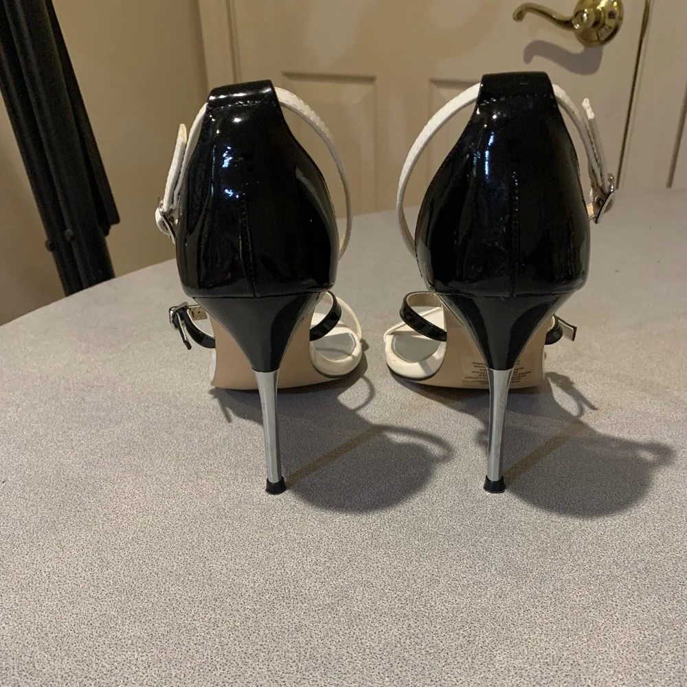 Express Black/White Patent Strappy Sandals sz 8.5